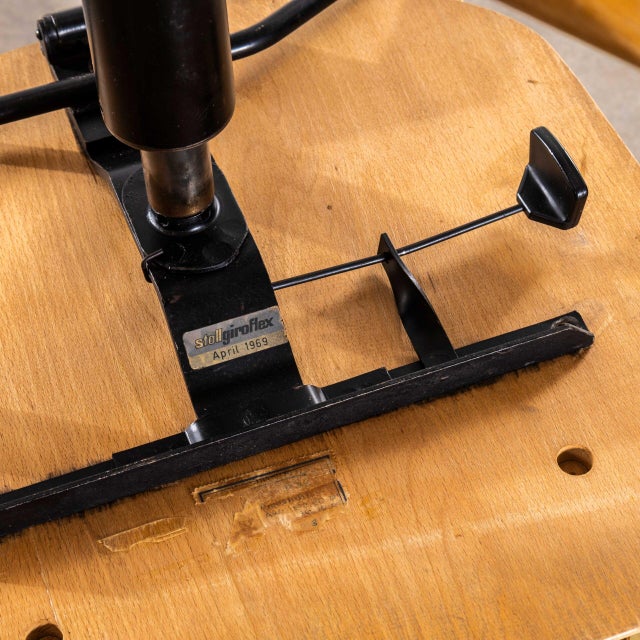 Angular Swivel Desk Chair with Metal Rod Arms from Giroflex, 1960s For Sale - Image 9 of 10