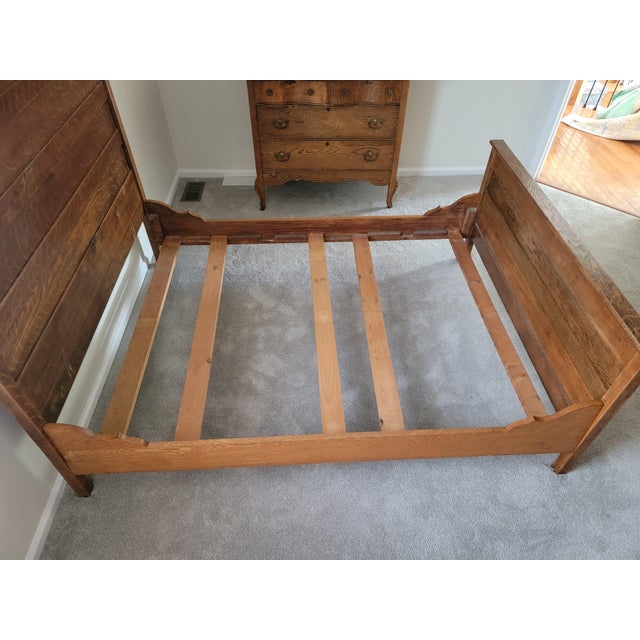 Mission Antique Quarter-Sawn Tiger Oak Full Bed With Carved Floral Crest, c.1905 For Sale - Image 3 of 10
