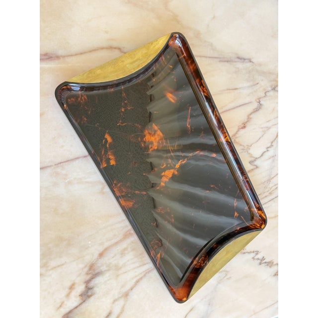 Guzzini Mid-Century Tortoiseshell Acrylic Glass and Brass Centrepieces from Guzzini, Italy, 1970s, Set of 3 For Sale - Image 4 of 16