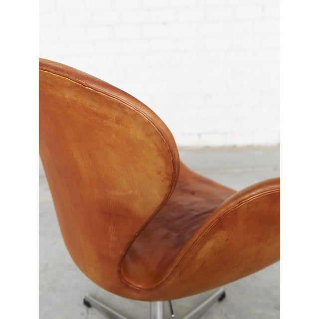Swan Chair by Arne Jacobsen for Fritz Hansen, 2001 For Sale - Image 13 of 18