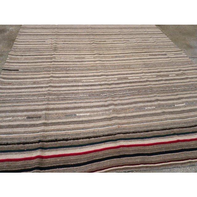 Galerie Shabab Collection Mid-20th Century Handmade Turkish Flatweave Kilim Room Size Carpet For Sale In New York - Image 6 of 8