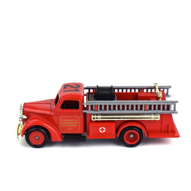 Metal Late 20th Century Lledo Die-Cast Standard Oil & Service Vehicles Set of 3 - Made in England For Sale - Image 7 of 15