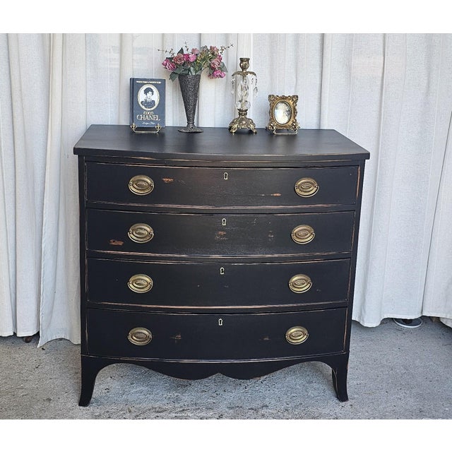 Gorgeous Dresser / Chest of Drawers, Duncan Phyfe Style. Beautiful distressed finish all trough. Paris Apartment, Boho...