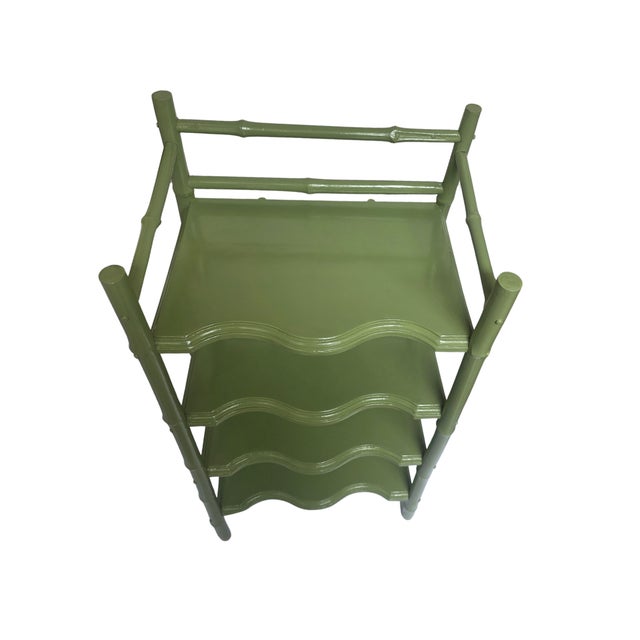 Wood 1970s Calke‑Green High‑Gloss Étagère • Bamboo‑Style Shelving • Chinoiserie Coastal For Sale - Image 7 of 9