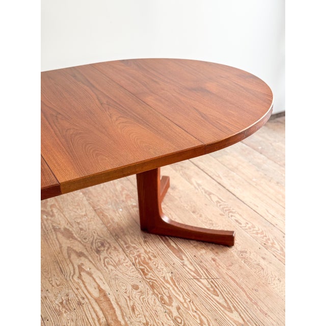 Mid-Century Modern Danish Round Teak Dining Table with Extensions For Sale - Image 11 of 18