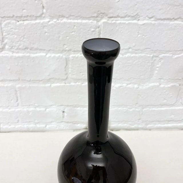 Mid-Century Modern 1960s Vintage Black / White Italian Cased Narrow Neck Vase Empoli Cased Glass For Sale - Image 3 of 8