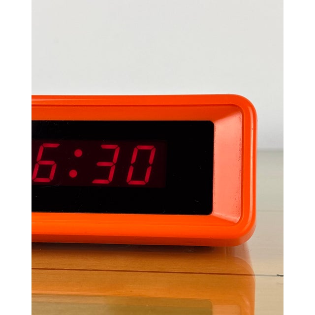 Plastic Vintage Space Age Orange Digital LED Alarm Clock from Meister Anker, Germany, 1970s For Sale - Image 7 of 11