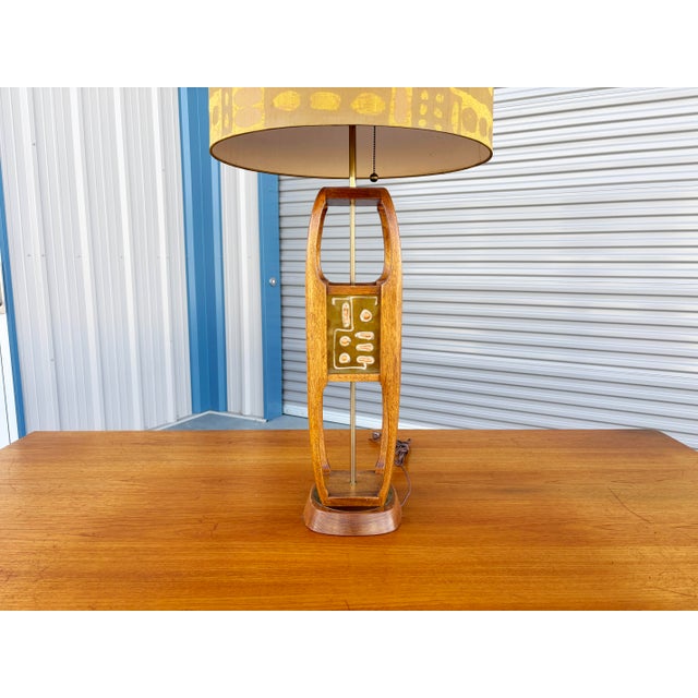 Modeline 1960s Mid Century Walnut and Glass Table Lamp by Modeline For Sale - Image 4 of 14