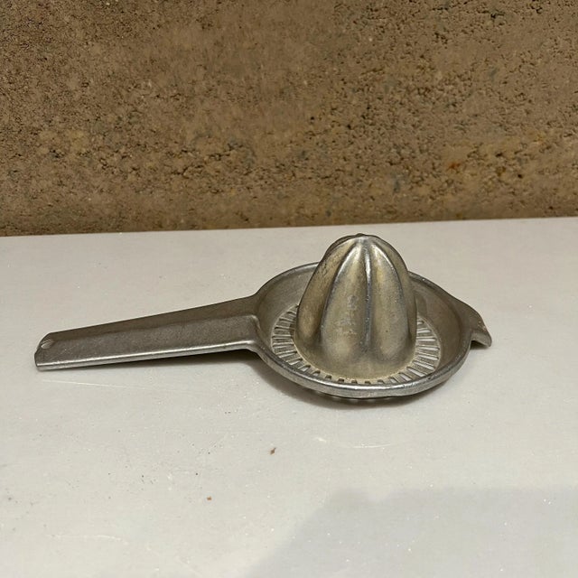 Metal 1960s Airstream Foley Handheld Citrus Juicer Reamer Aluminum For Sale - Image 7 of 8