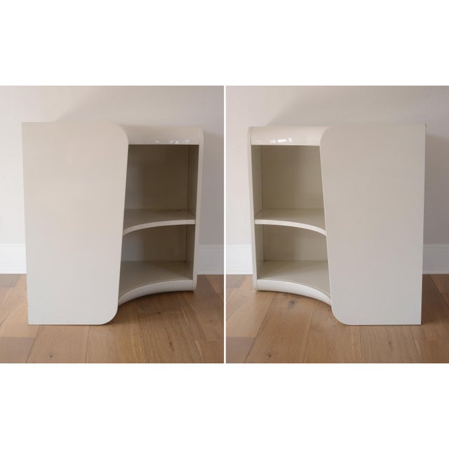 1950s MCM Morton Kelvinator White Metal Kitchen Wall Cabinets - Set of 2 For Sale - Image 4 of 17