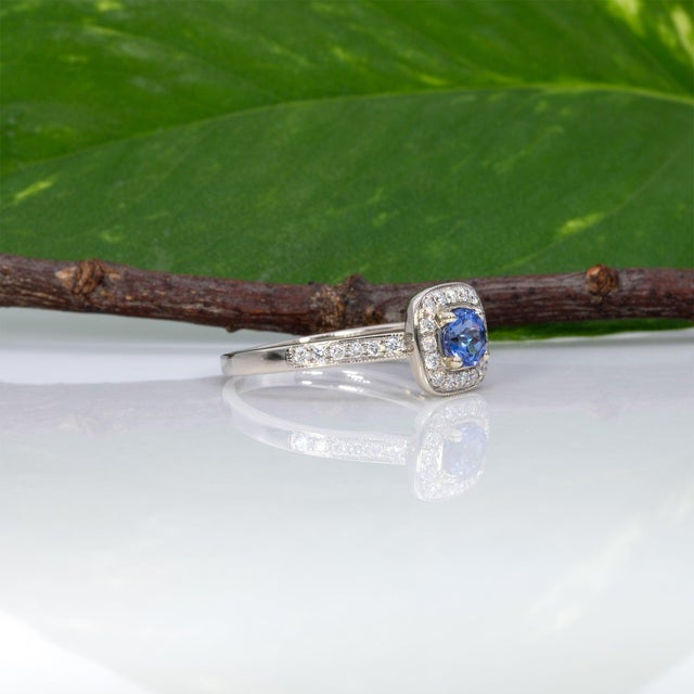 Tanzanite Estate Ring With Natural Diamond Accents: Solid 14k Gold, Round 5mm, Size 6.75 For Sale In Columbus - Image 6 of 8