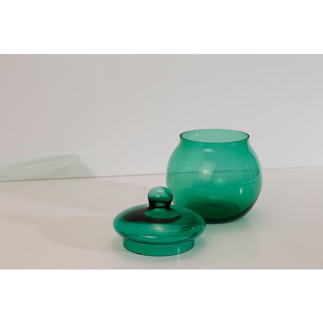 Empoli Vetro Verde Glass Apothecary Jar with Lid, Italy, 1960s For Sale - Image 9 of 10