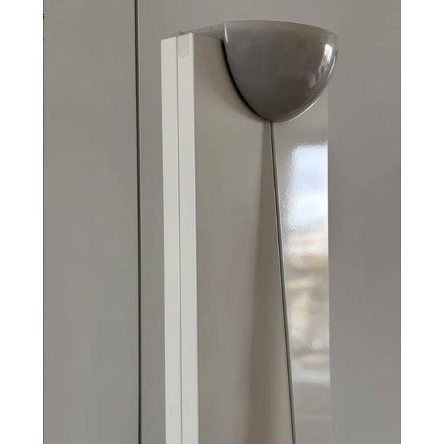 Large sculptural floor lamp in white lacquered metal. Produced circa 1980. Very good condition. European Plug (up to...