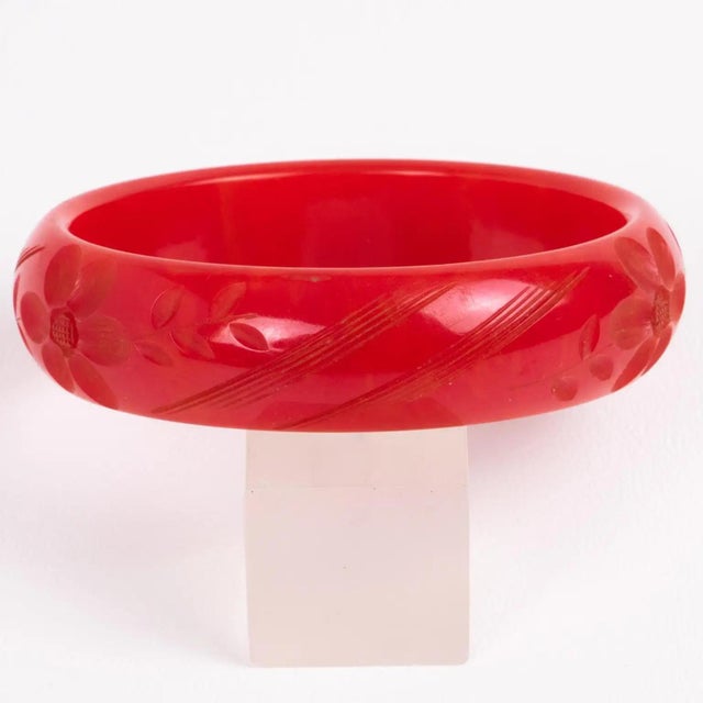 Bakelite Carved Bracelet Bangle Magenta Red Marble For Sale In Atlanta - Image 6 of 8