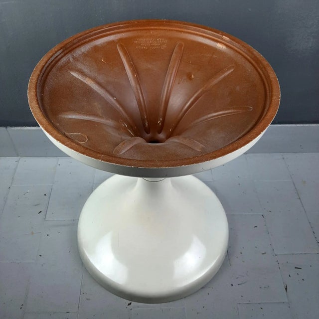 White Plastic Jurcek Stool by Bogomir Zorman & Ljerka Finžgar for Meblo Yugoslavia, 1970s For Sale - Image 6 of 11