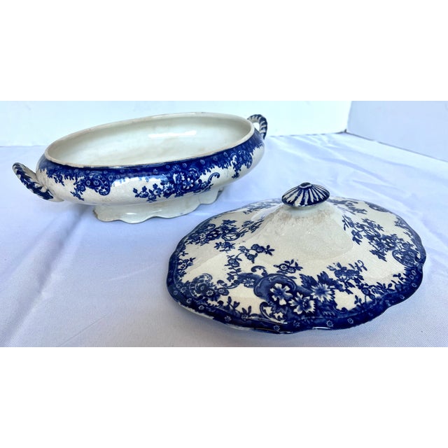 19th Century J. & G. Meakin Dresden Blue & White Ironstone Tureen For Sale - Image 14 of 17