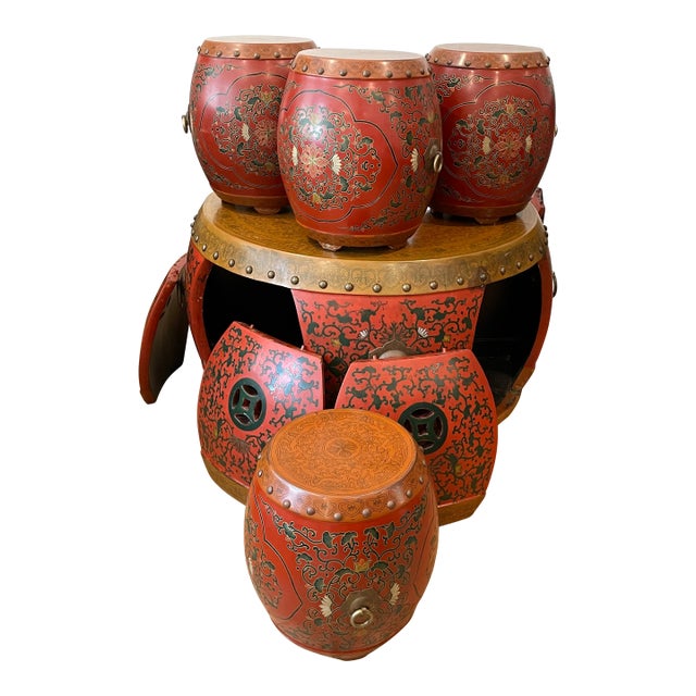 Early 20th Century 5 Piece Chinese Qing Red Coromandel Sake Barrel Drum Table and 4 Stools W/ Brass Ring For Sale