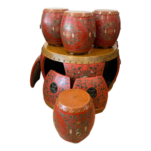 Early 20th Century 5 Piece Chinese Qing Red Coromandel Sake Barrel Drum Table and 4 Stools W/ Brass Ring