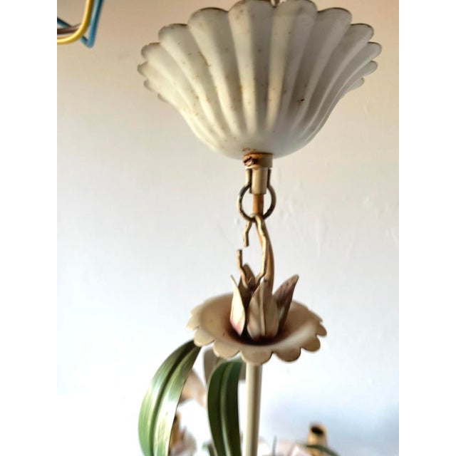 French Pink Lily Floral Tole 8-Light Chandelier attributed to Maison Chaumette, 1960s For Sale - Image 14 of 18