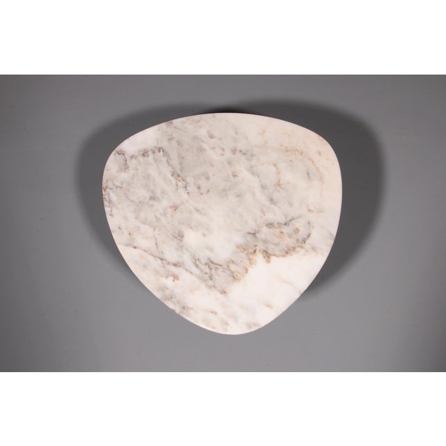 White Small Marble and Brass Accent Table, 1960 For Sale - Image 8 of 9