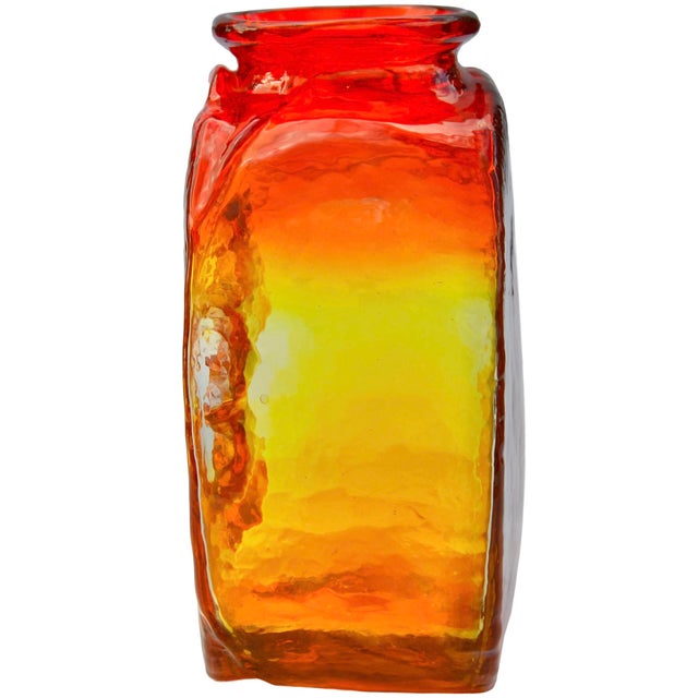 Early 20th Century Handmade Fluorescent Americana Art-Glass Vase For Sale - Image 4 of 13