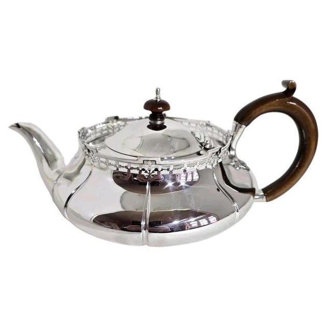 Antique English Sterling Silver Teapot, Sheffield, 1912 For Sale - Image 17 of 17