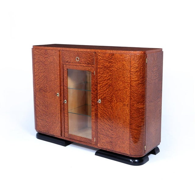 French Art Deco Burr Thuya Display Sideboard, 1925, in Very Good conditions. Designed 1920 to 1949