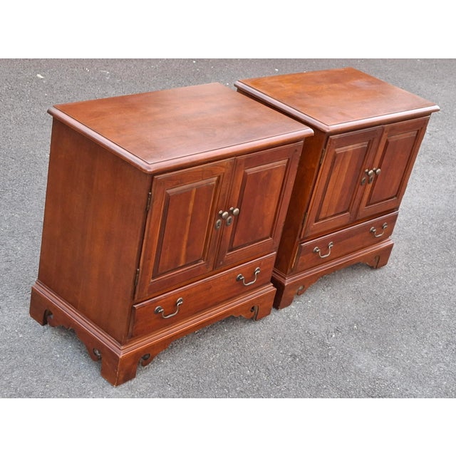 Wood Pair Hooker Furniture French Chippendale Style Cherry Night Tables For Sale - Image 7 of 18