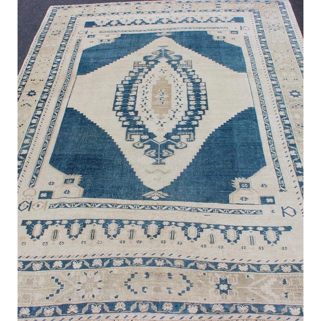 Vintage Hand Knotted Turkish Oushak Rug With Central Medallion in Blue and Cream For Sale In Atlanta - Image 6 of 13