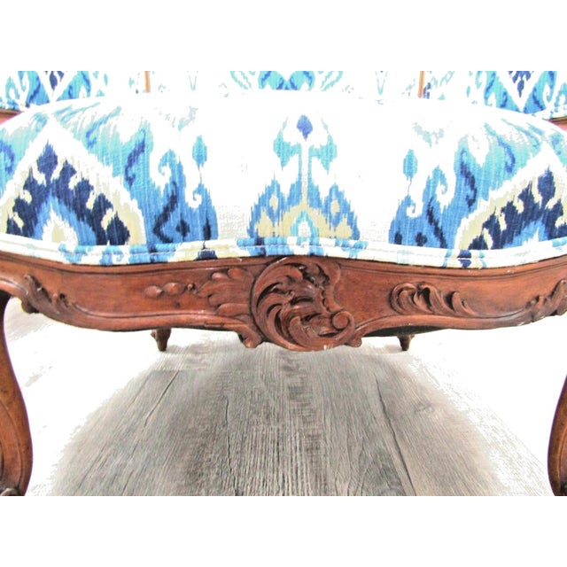Antique French Louis XV Carved Walnut French Bergère Armchair Ikat 18th Century For Sale - Image 16 of 18