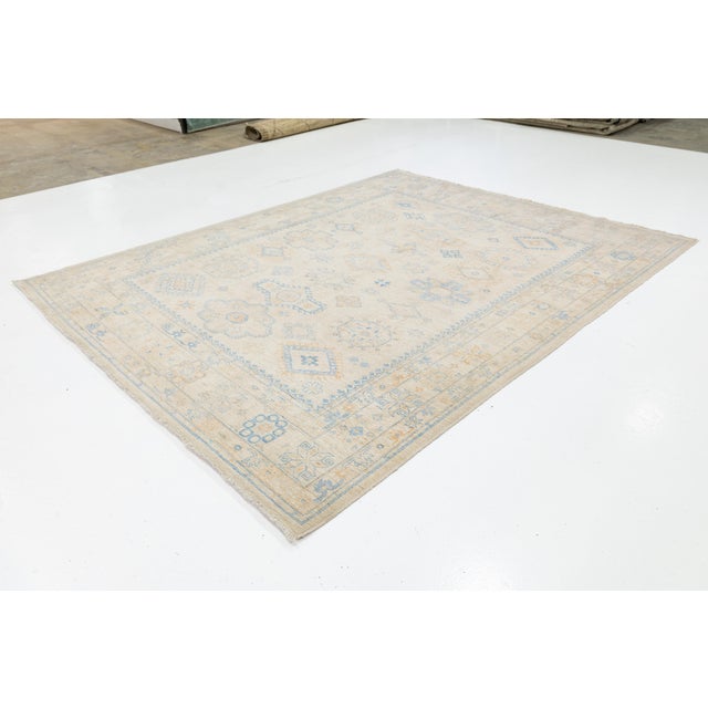 8x10 Neutral Elegance Hand-Knotted Peshawar Wool Rug – Muted Sky Blue & Ivory For Sale - Image 10 of 10