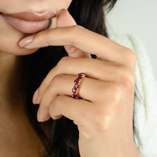 18k Gold Heart Cut Ruby Modern Wedding Band Ring for Bride Size 6.5 For Sale In New York - Image 6 of 12