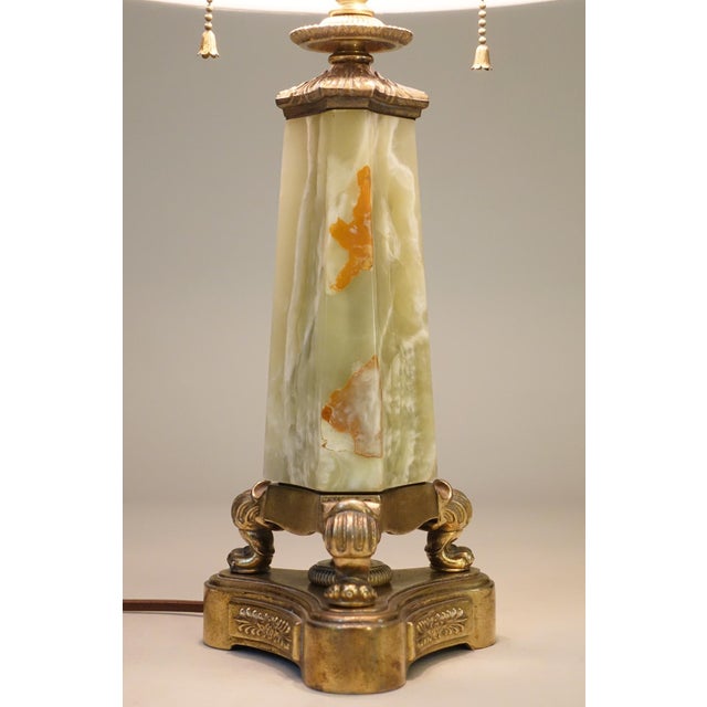 Art Deco 1930s Mutual Sunset Lamp Co. French Empire Deco Neoclassical Green Onyx Marble Brass Table Lamp For Sale - Image 3 of 13
