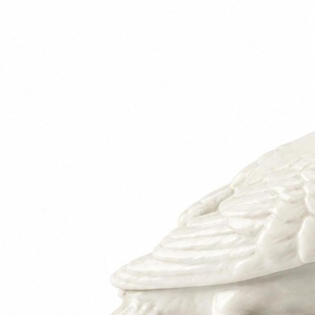Porcelain - Bird - Vista Alegre. Sculpture in unglazed and polished porcelain from the Vista Alegre factory. Mark N.33 in...