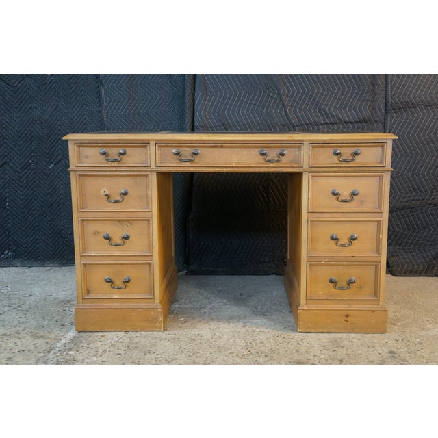 Wood Mid Century Sligh Pine Tooled Leather Top Kneehole Office Library Writing Desk For Sale - Image 7 of 18