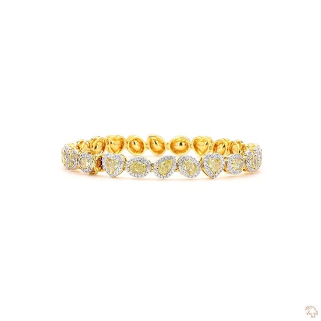 1.47 Carat Round Brilliant Cut White Diamond Yellow Diamond Gold Bracelet For Sale In New York - Image 6 of 8