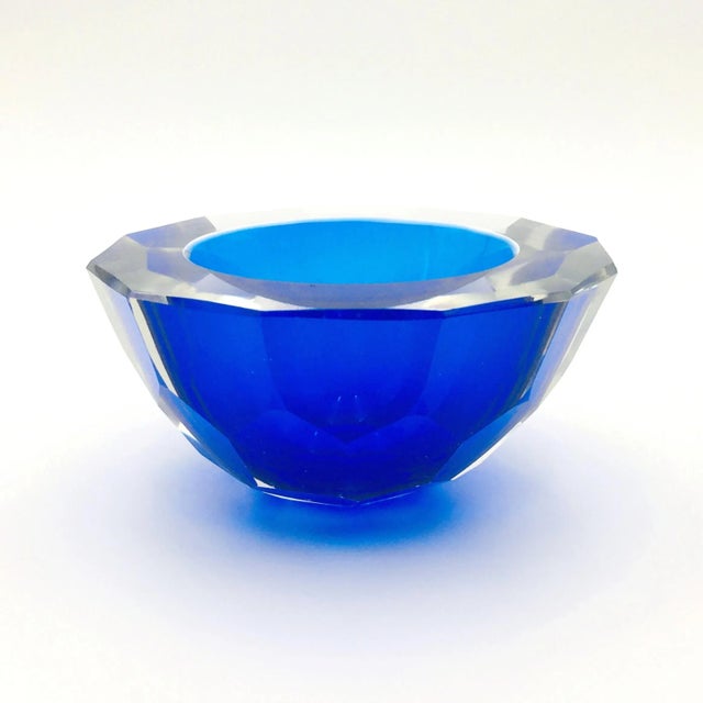 Stellar diamond faceted sommerso "Geode" bowl or catch-all by Alessandro Mandruzzato (Murano), Italy, 1970s. Honeycomb...