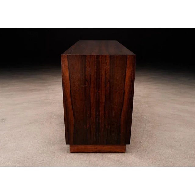 Mid-Century Modern Brazilian Rosewood Sideboard / Bar With Pull-Out Trays by Ando — Brazil, 1950s For Sale - Image 3 of 15