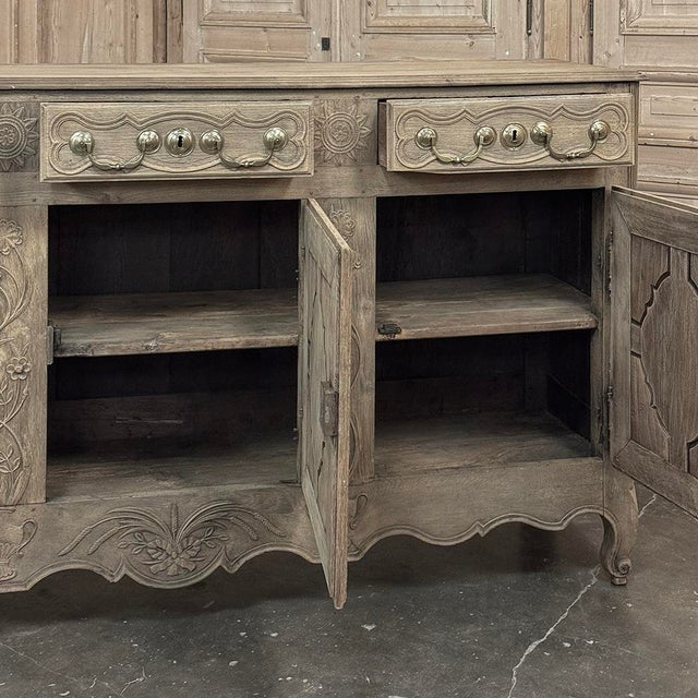 18th Century Country French Louis XIII Buffet in Stripped Oak For Sale - Image 14 of 18