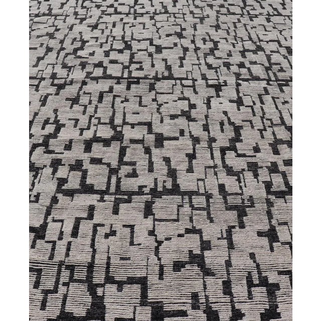 Keivan Woven Arts Large Moroccan Contemporary Rug in White and Black 9'10 X 15'2 For Sale In Atlanta - Image 6 of 11