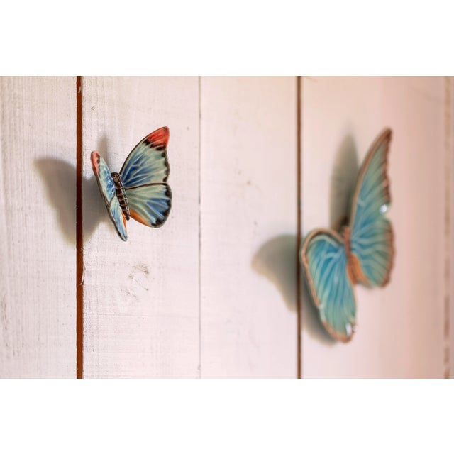 A world reference in fashion, Claudia Schiffer has allied her appreciation of the English countryside with butterflies in...