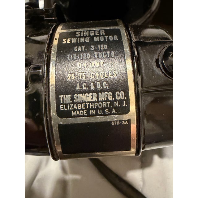 Metal Singer 221 Featherweight Sewing Machine- Mint For Sale - Image 7 of 17