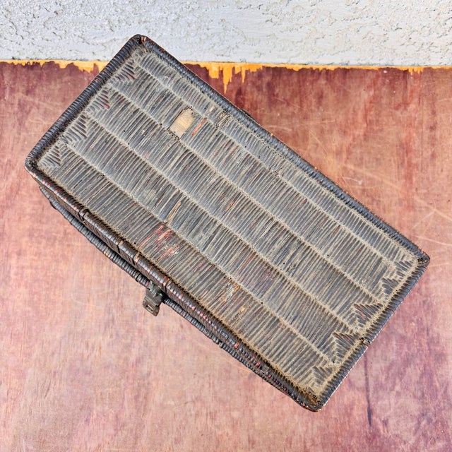 Early 20th Century Early 1900s Rustic Rattan Box With Lid For Sale - Image 5 of 13