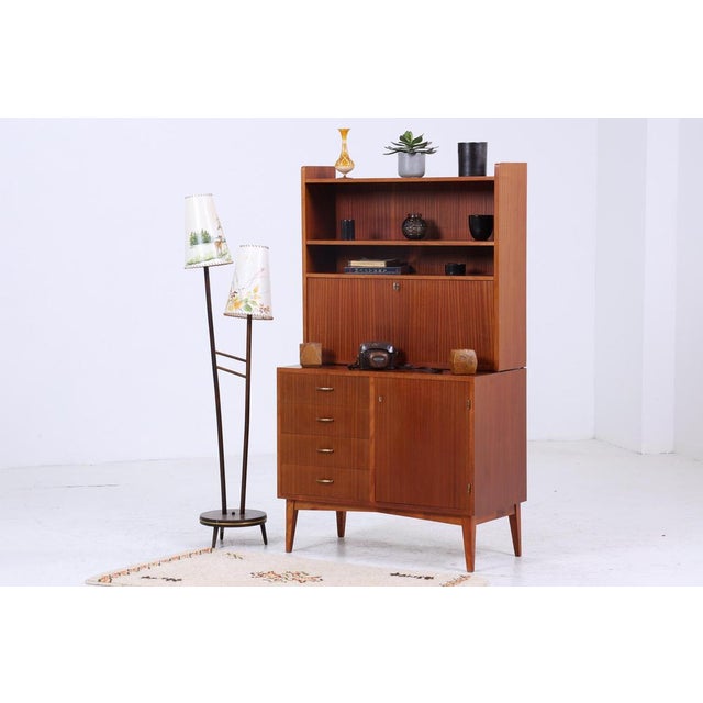 Beautiful vintage shelf from the 60s * Timeless design * 2 keys * Material: Wood * 3 shelves * Special features: 2 doors &...