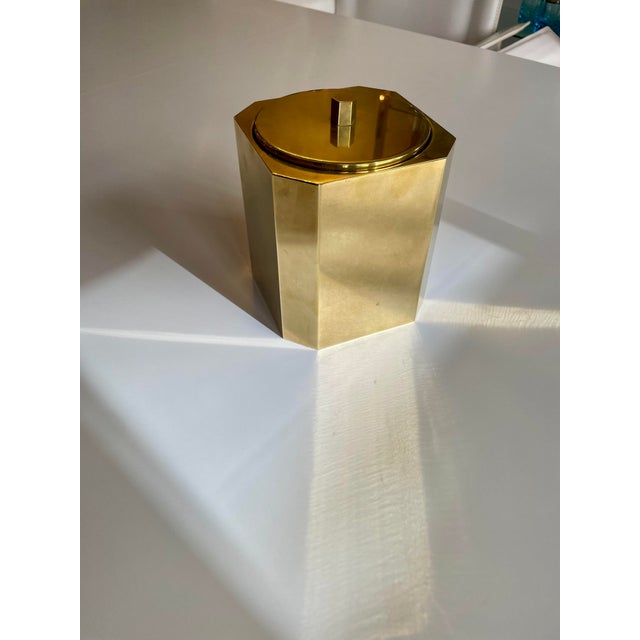 Mid-Century Modern Brass Ice Bucket with Ice Cube Tray and Glass Insert, 1970s For Sale - Image 10 of 10