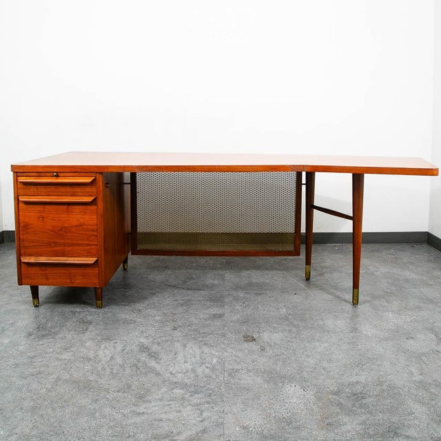 Wood Mid Century Modern Desk Executive Office Stow Davis Boomerang Large Walnut MCM For Sale - Image 7 of 12