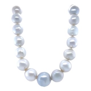 18ct White Gold Graduated South Sea Cultured Pearl Necklace 113.45g For Sale