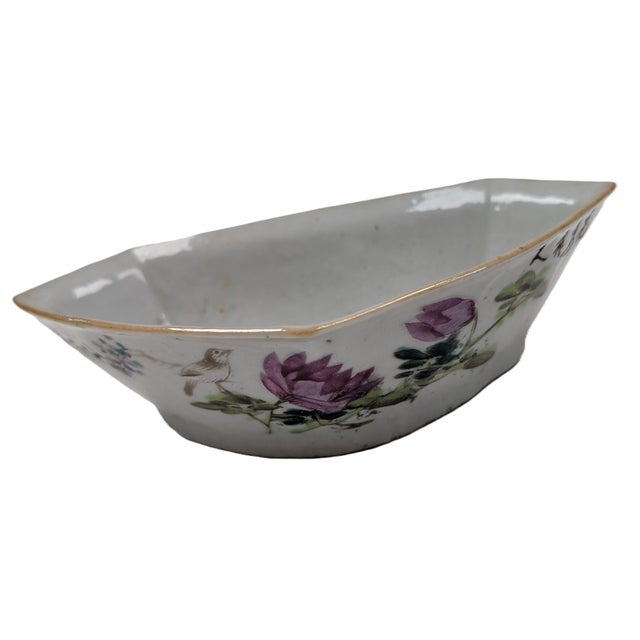Antique Chinese Bat Shaped Qianjiang Hand Painted Bowl (Late Qing) For Sale - Image 10 of 13