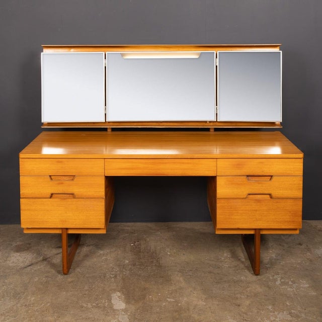 Vintage English Q Dressing Table by Gunther Hoffstead for Uniflex, 1960s, in Good conditions. Designed 1960 to 1969 This...
