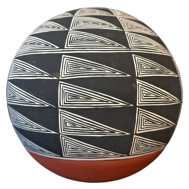 Set of Two Acoma Pueblo Seed Pots For Sale In Chicago - Image 6 of 17